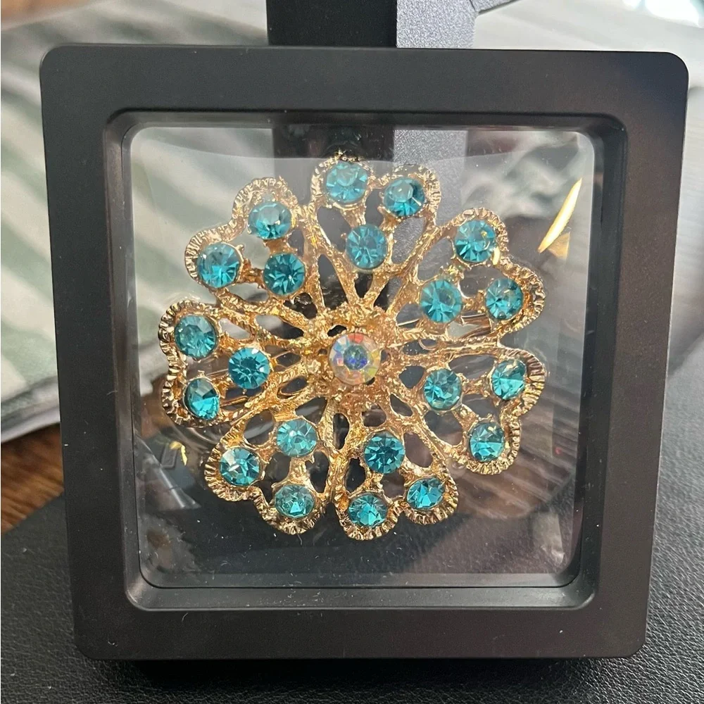 Gold and Blue Gem Brooch - Picture 1 of 4